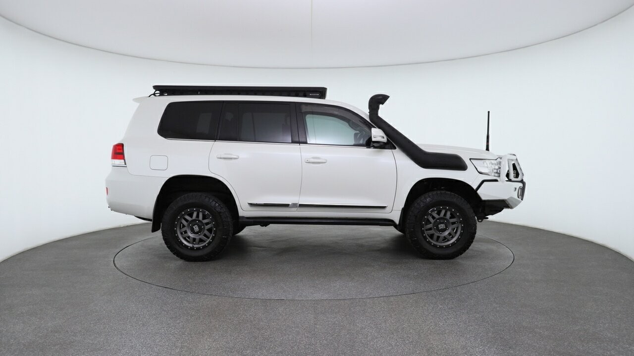 Toyota Landcruiser image 3