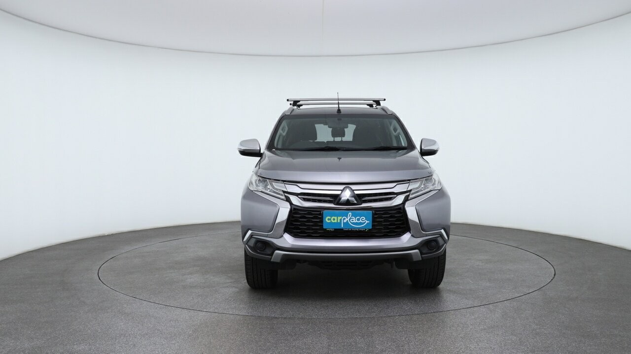 Mitsubishi Pajero Sport image 2
