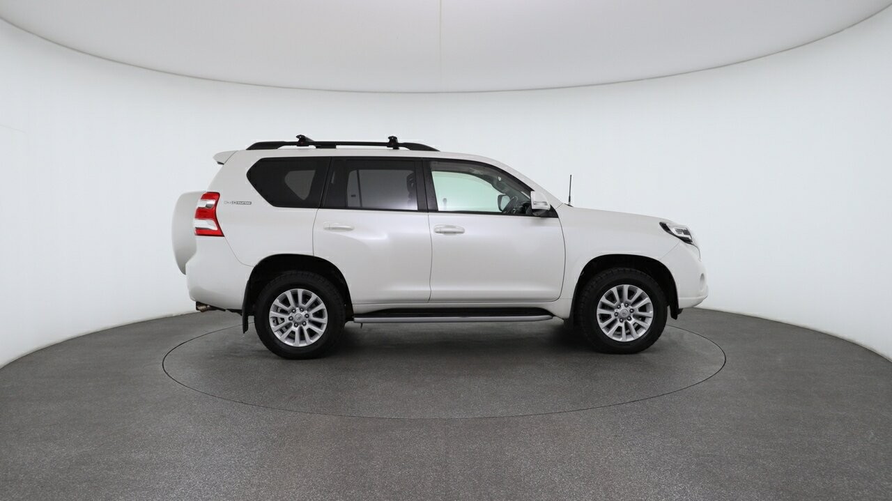 Toyota Landcruiser Prado image 3