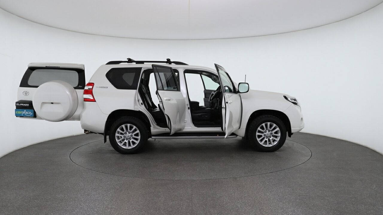 Toyota Landcruiser Prado image 4