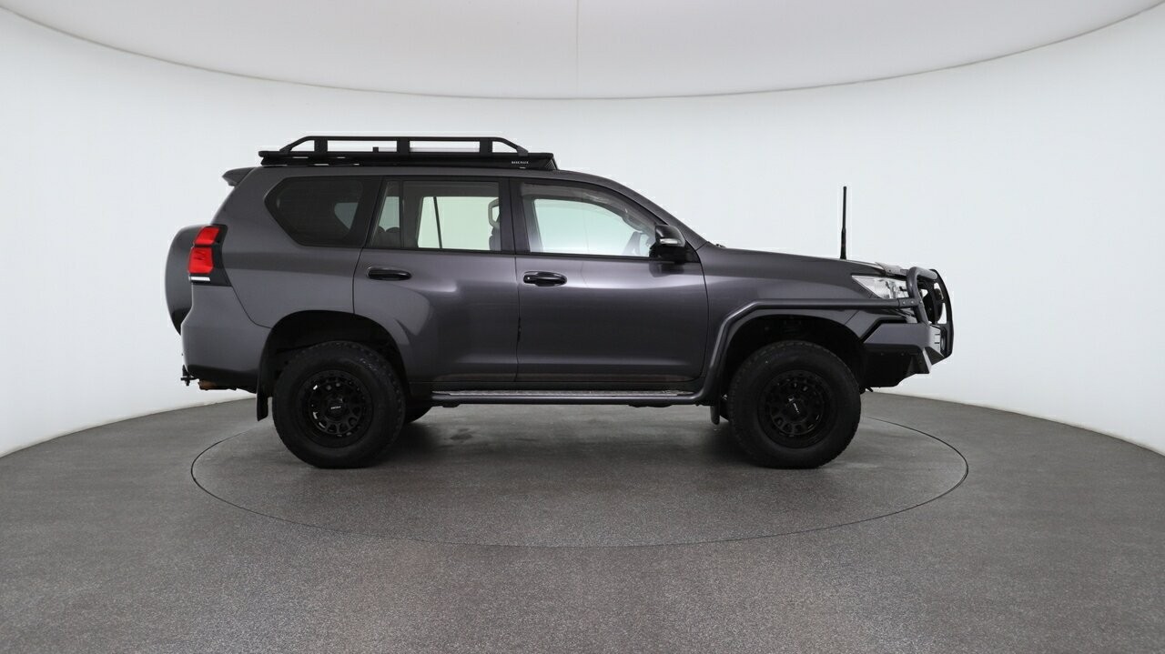 Toyota Landcruiser Prado image 3