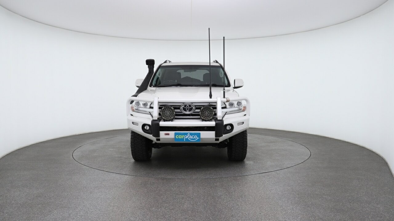 Toyota Landcruiser image 2
