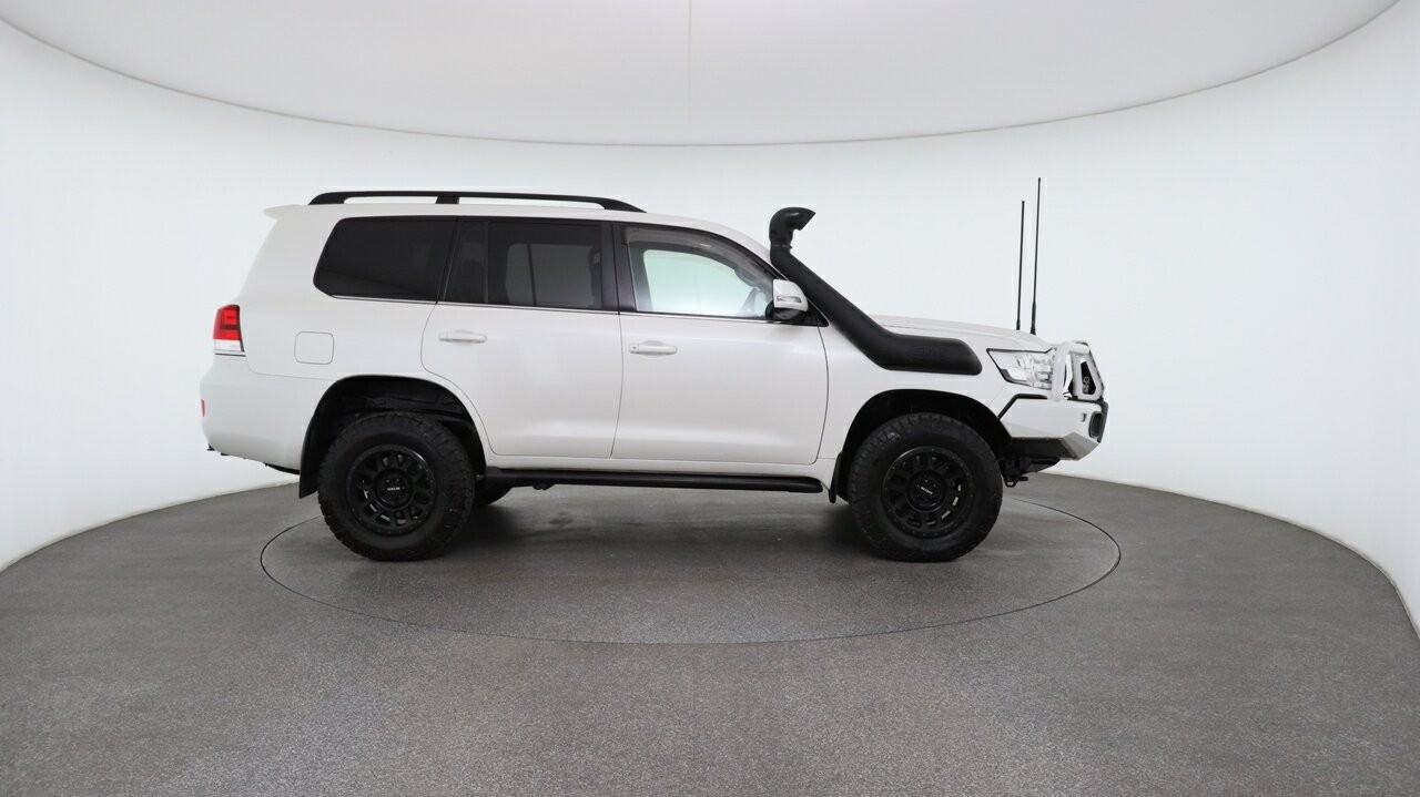 Toyota Landcruiser image 3