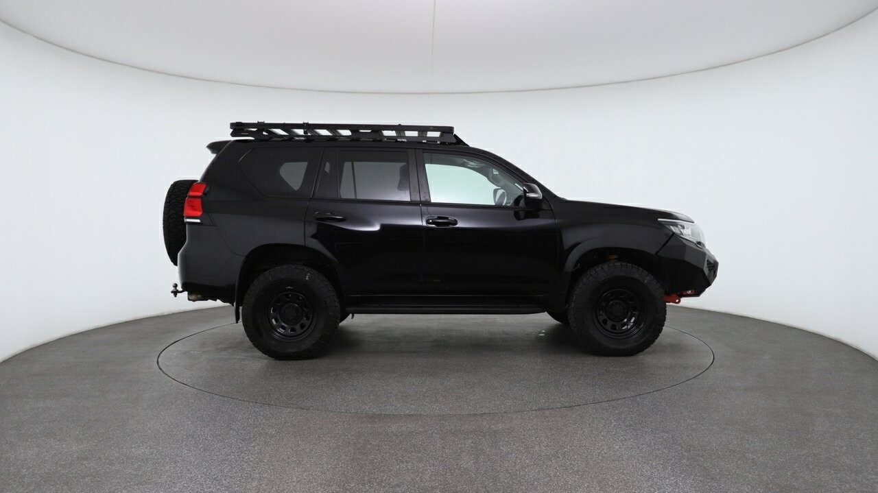 Toyota Landcruiser Prado image 3