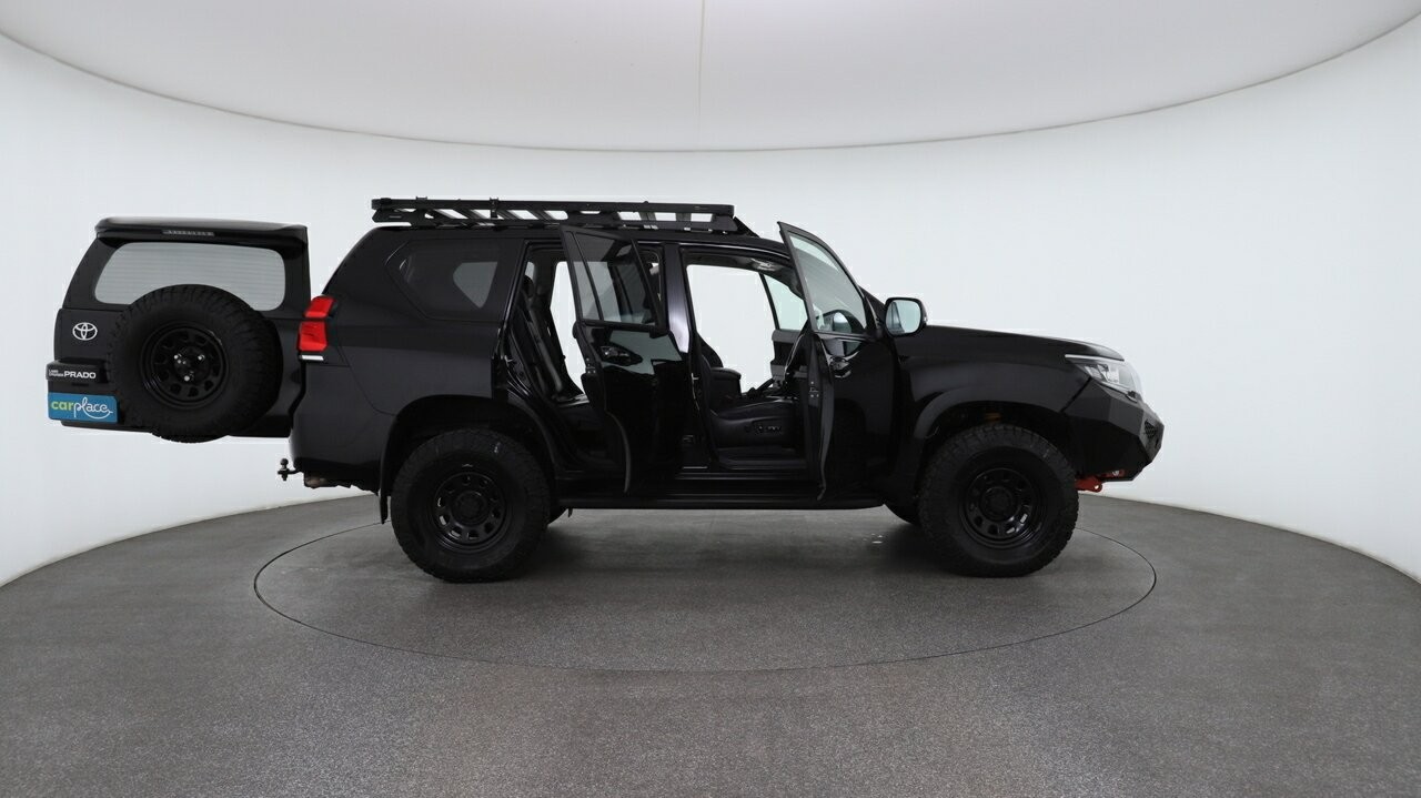 Toyota Landcruiser Prado image 4