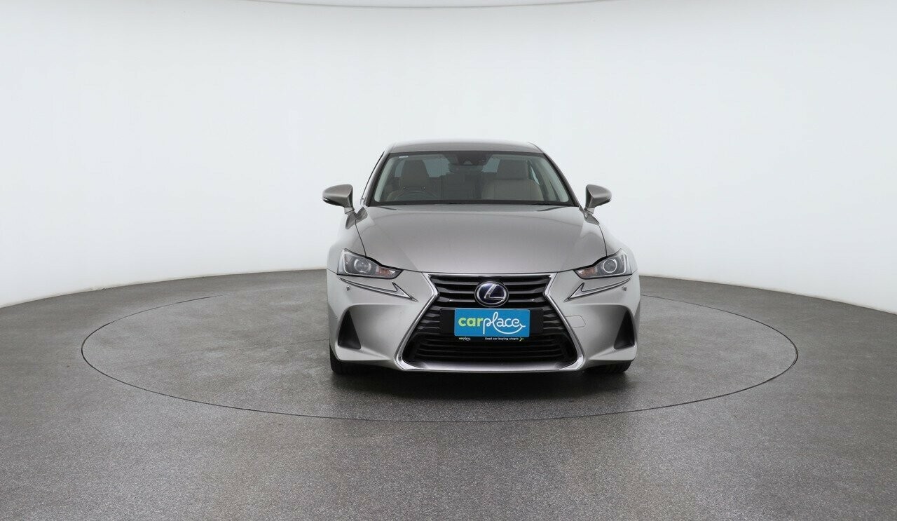 Lexus Is image 2