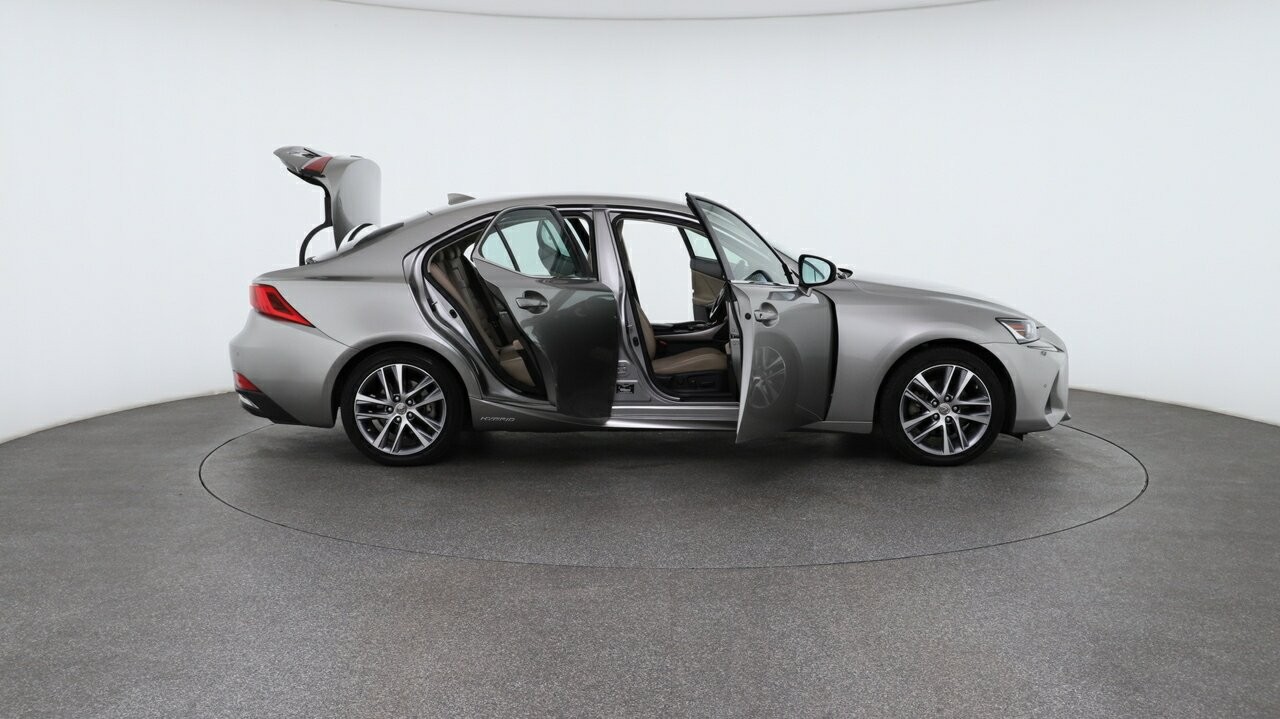 Lexus Is image 4