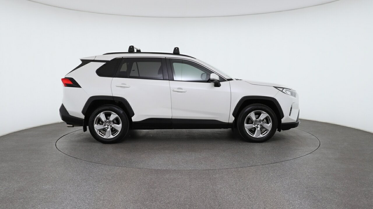 Toyota Rav4 image 3