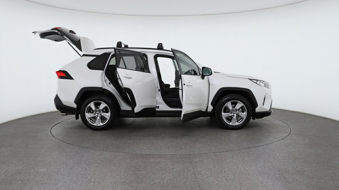 Toyota Rav4 image 4