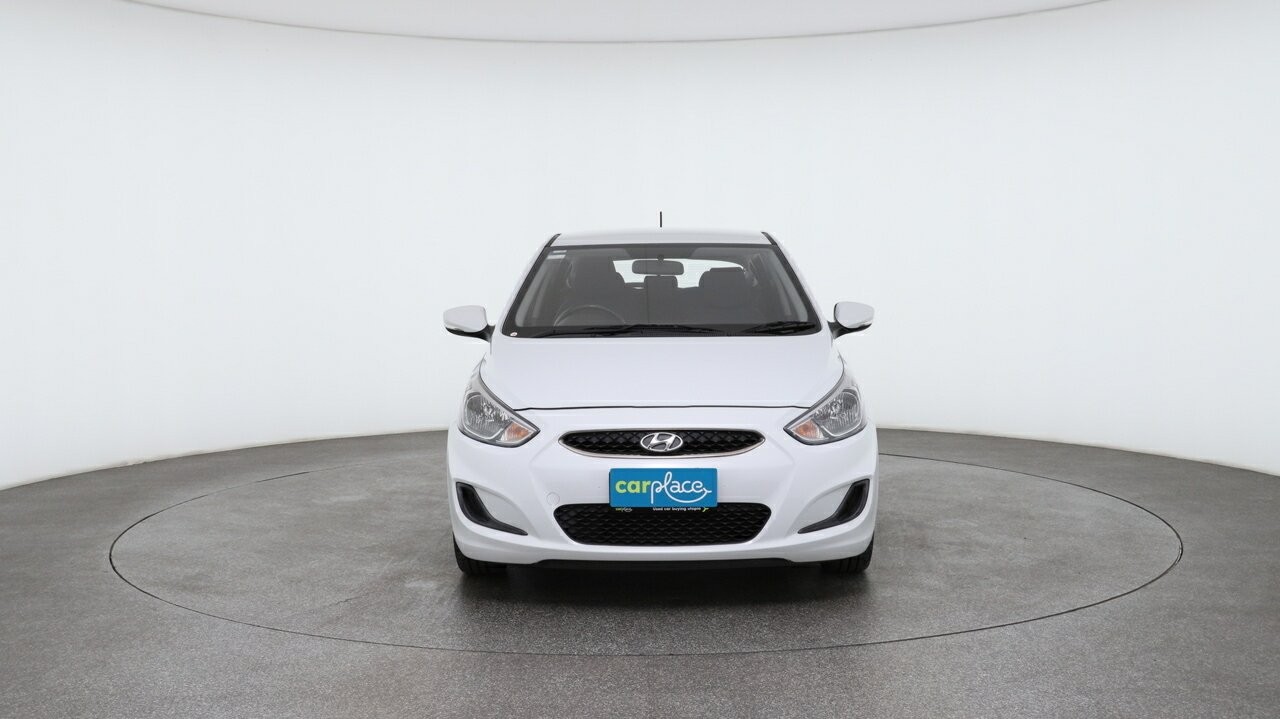 Hyundai Accent image 2