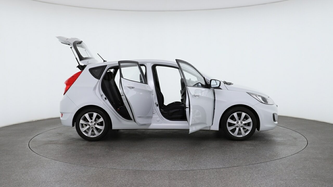 Hyundai Accent image 4