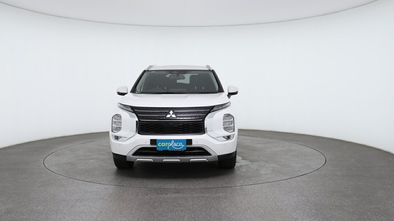 Mitsubishi Outlander image 2