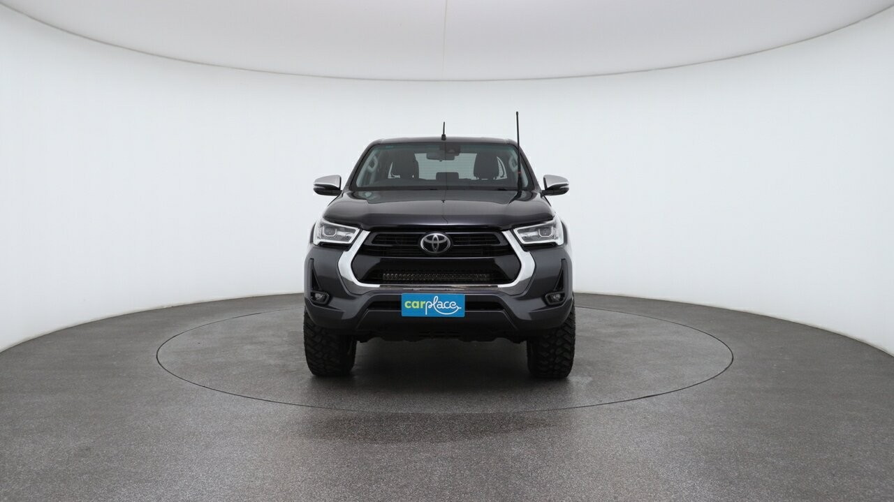 Toyota Hilux image 2