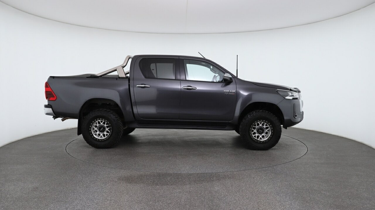 Toyota Hilux image 3