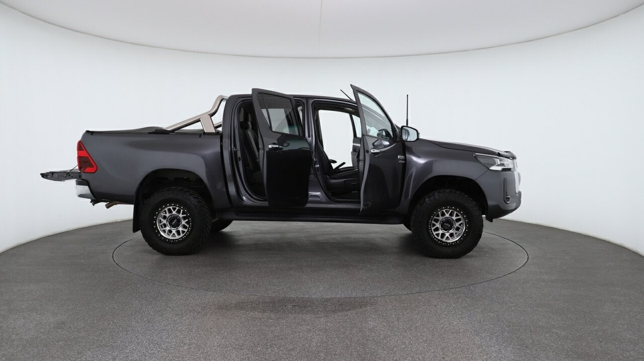 Toyota Hilux image 4