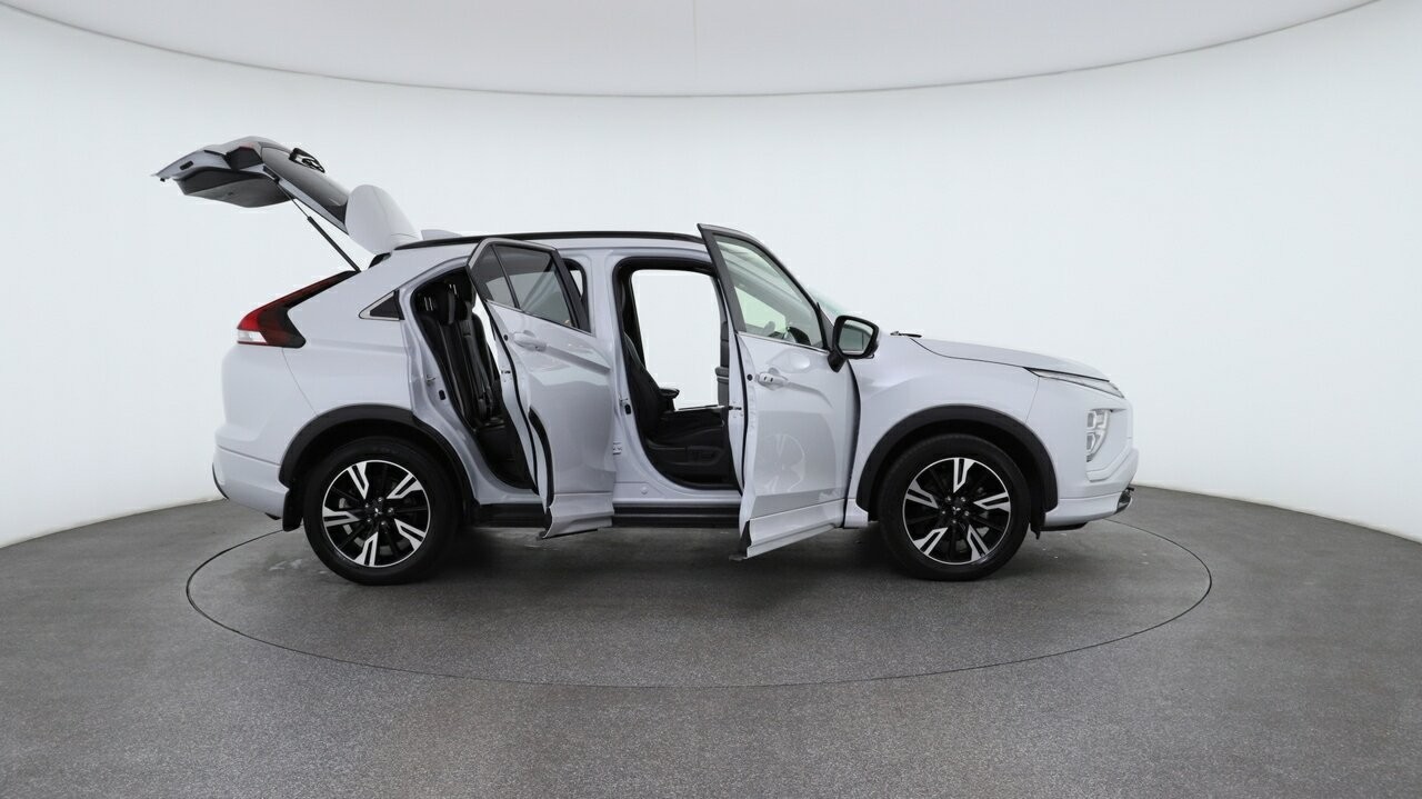 Mitsubishi Eclipse Cross image 4