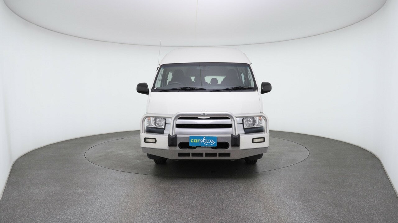 Toyota Hiace image 2