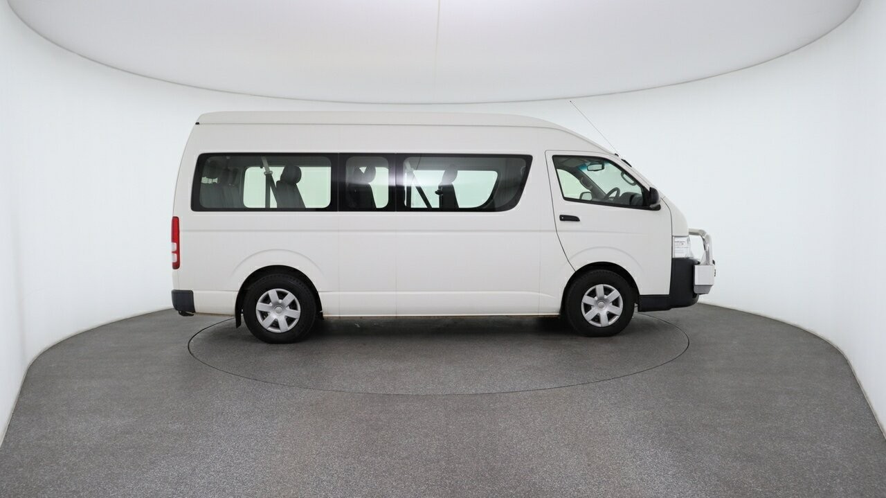 Toyota Hiace image 3