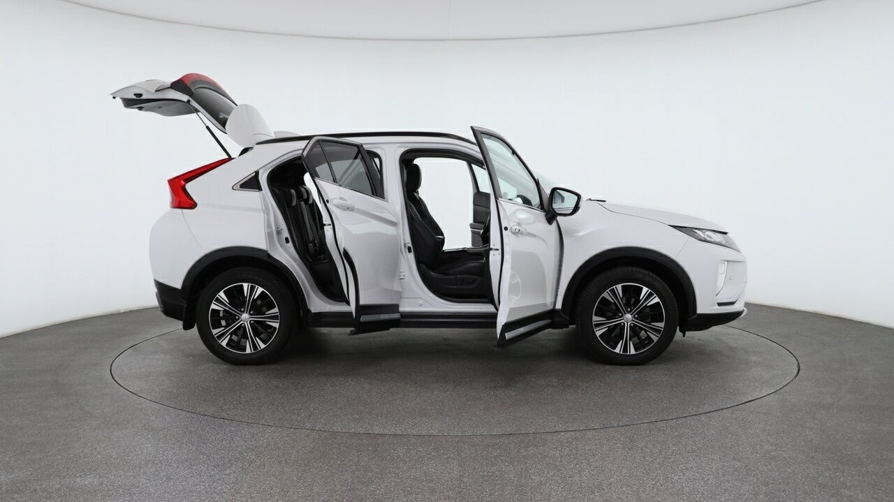 Mitsubishi Eclipse Cross image 4