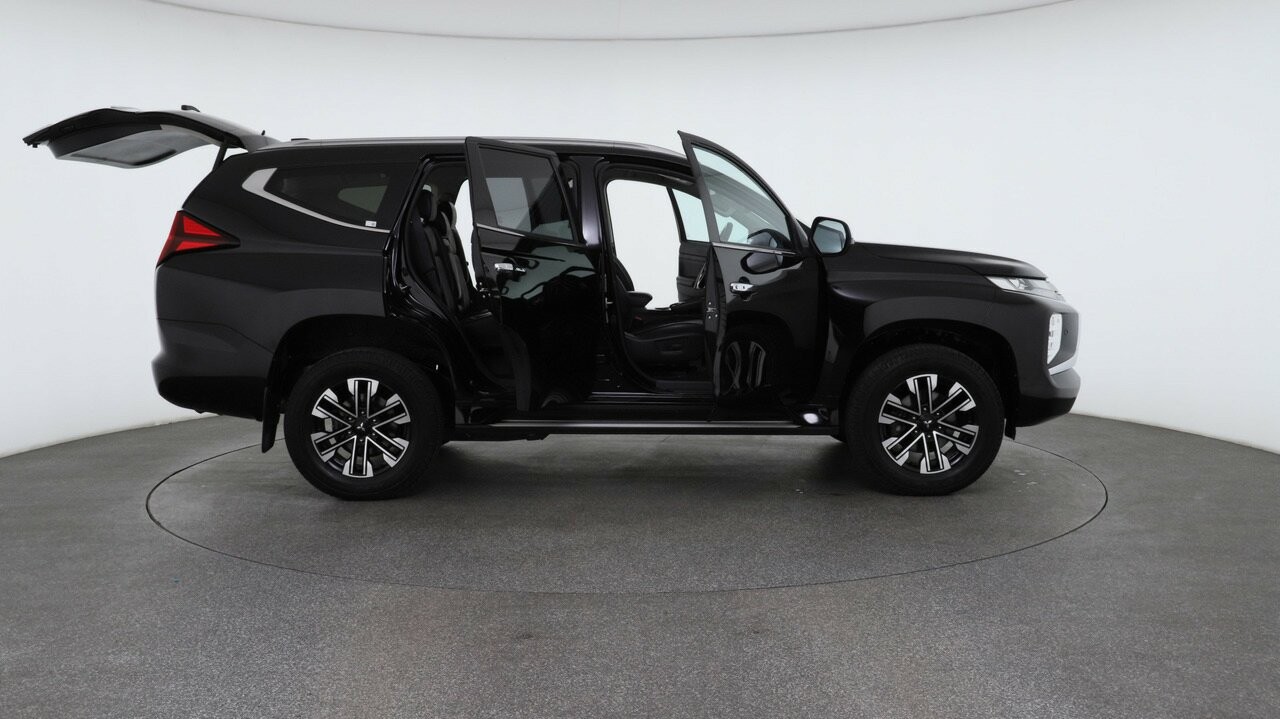 Mitsubishi Pajero Sport image 4