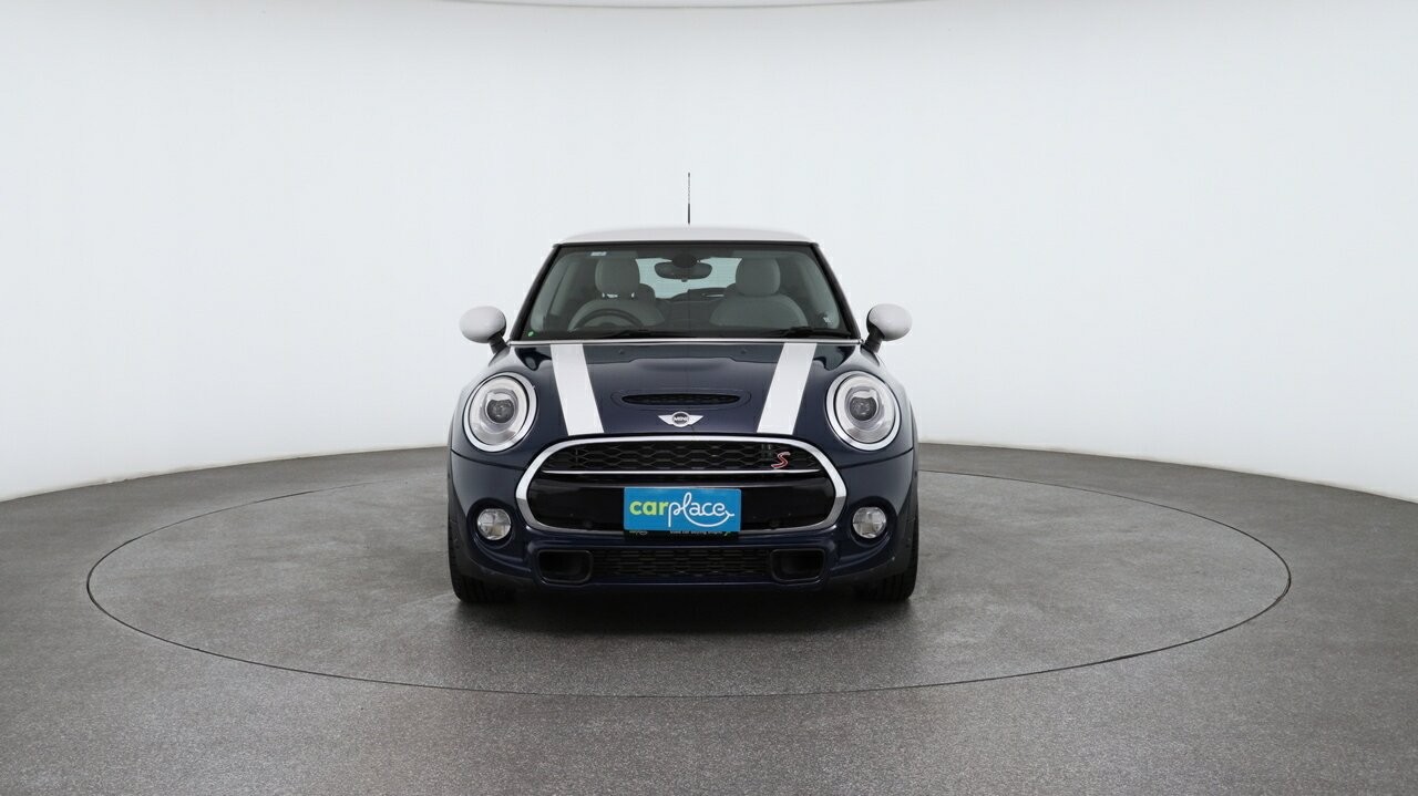 Mini Hatch image 2