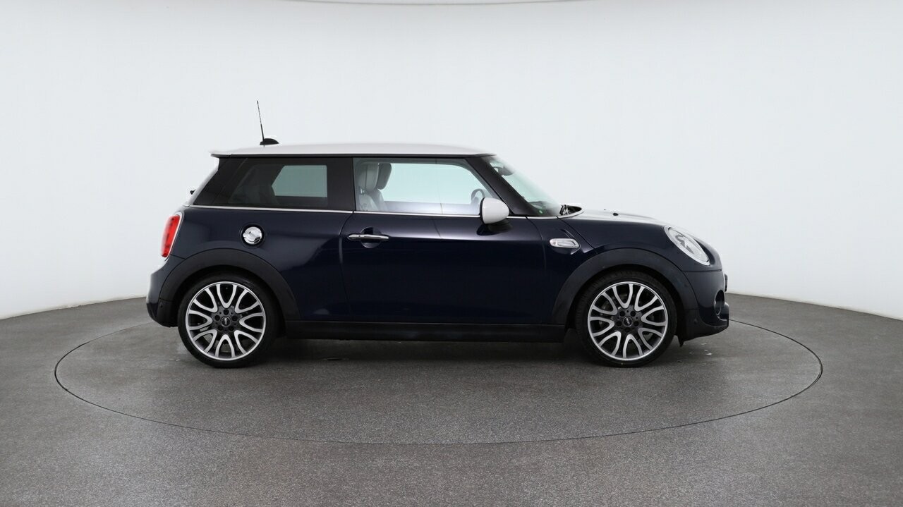 Mini Hatch image 3