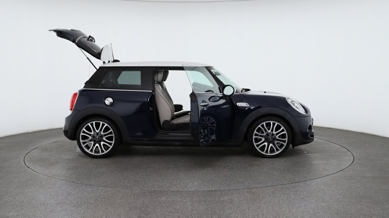 Mini Hatch image 4