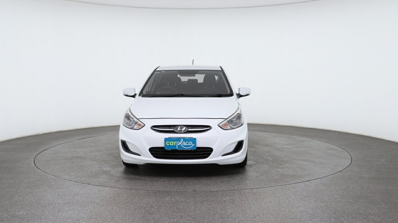 Hyundai Accent image 2