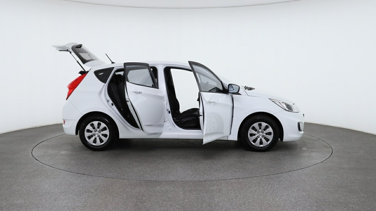 Hyundai Accent image 4