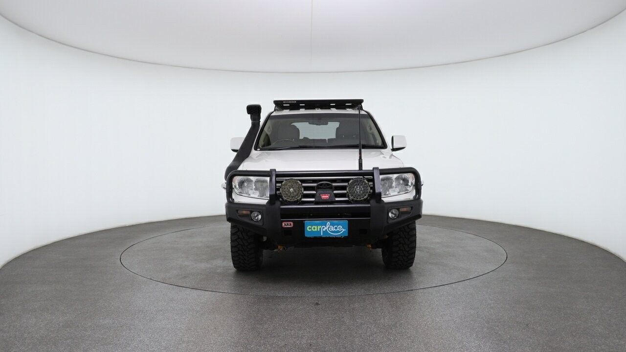 Toyota Landcruiser image 2