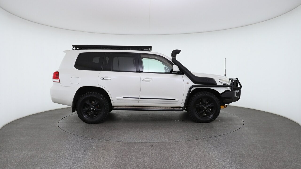 Toyota Landcruiser image 3