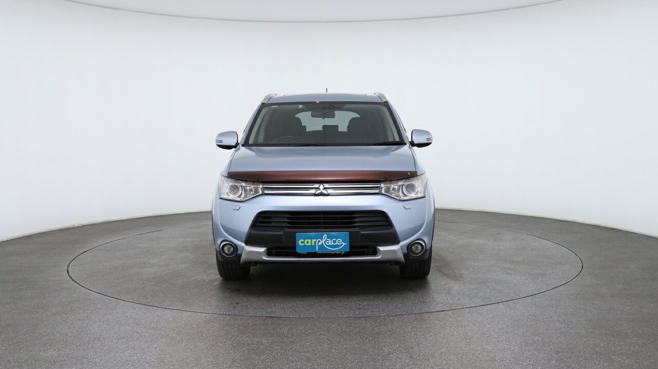 Mitsubishi Outlander image 2