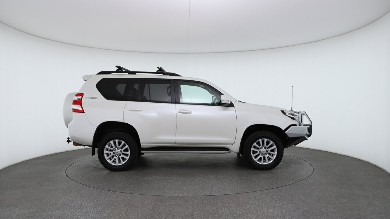 Toyota Landcruiser Prado image 3