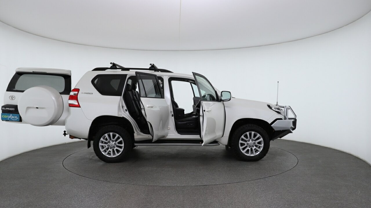Toyota Landcruiser Prado image 4