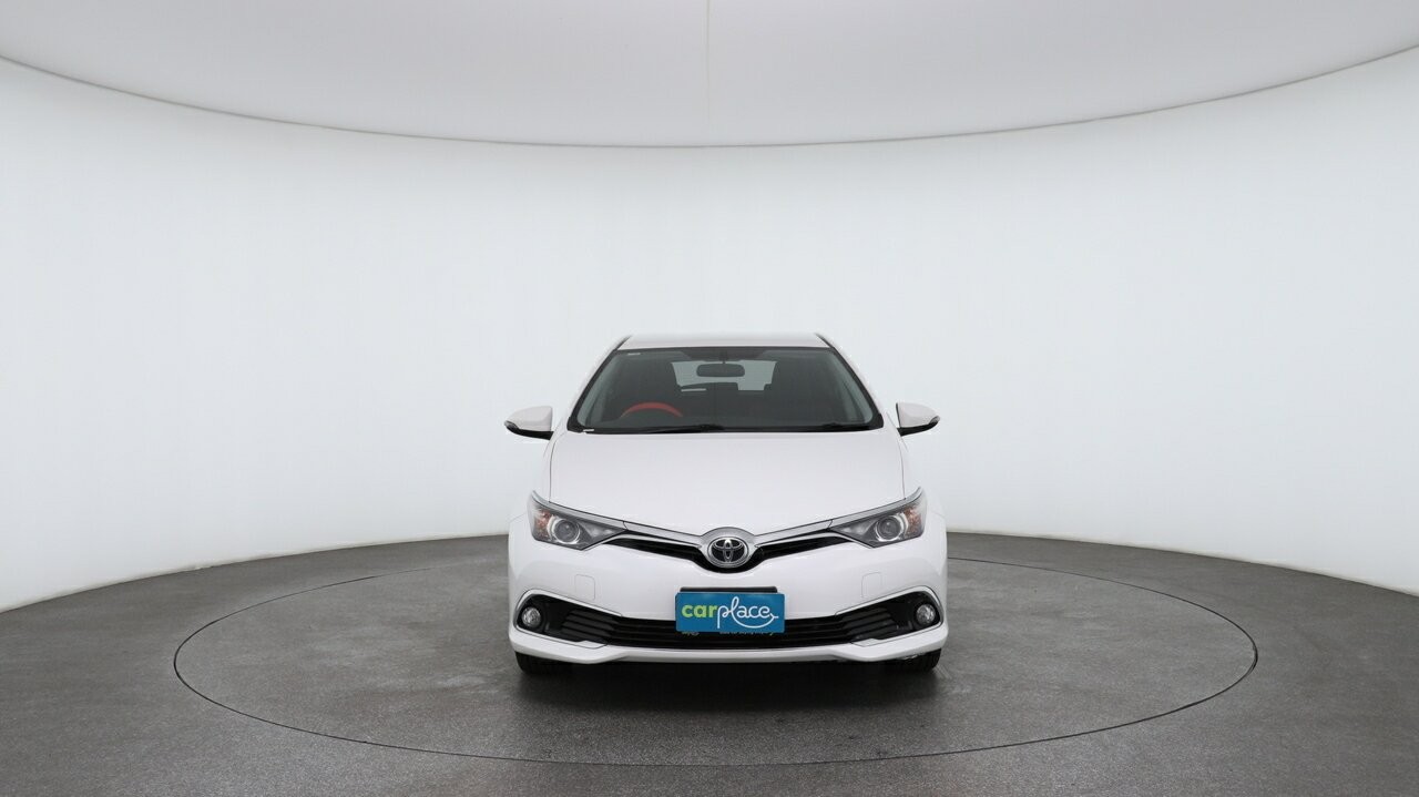 Toyota Corolla image 2
