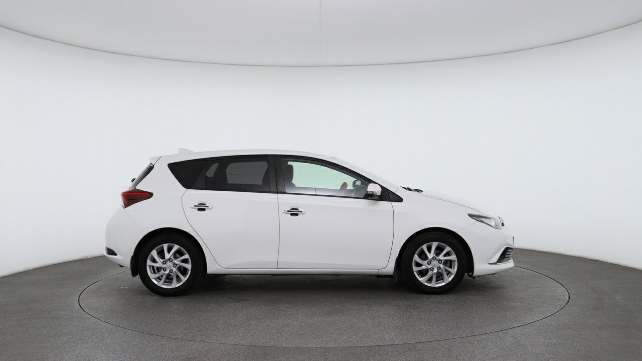 Toyota Corolla image 3