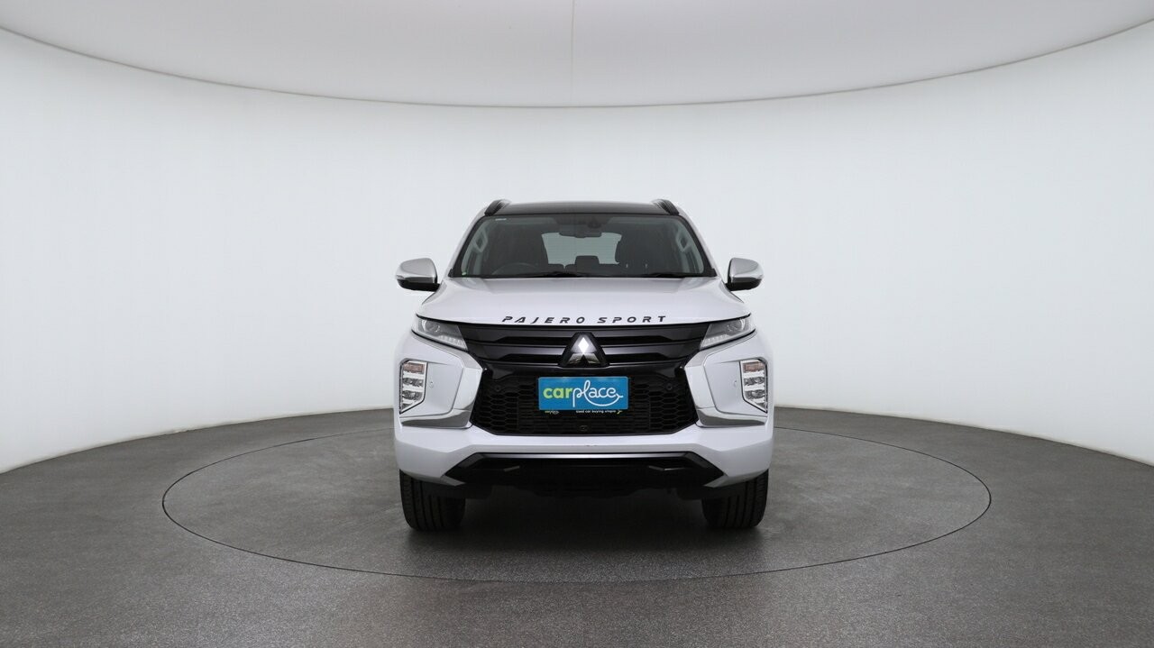 Mitsubishi Pajero Sport image 2