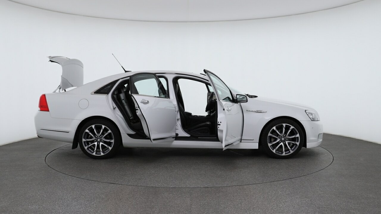 Holden Caprice image 4