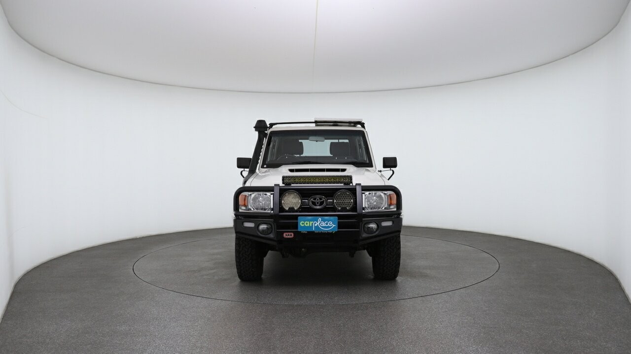Toyota Landcruiser image 2