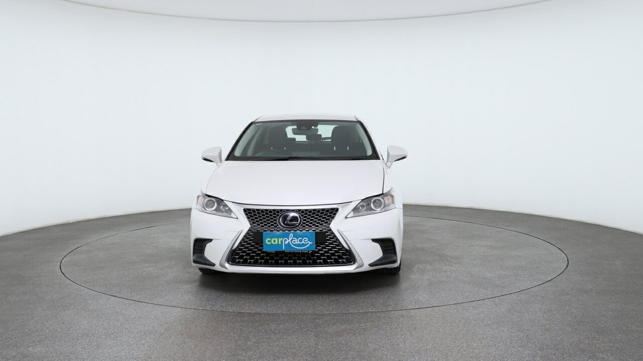 Lexus Ct image 2