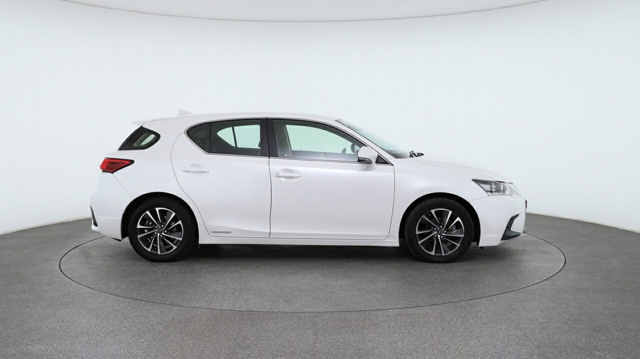 Lexus Ct image 3