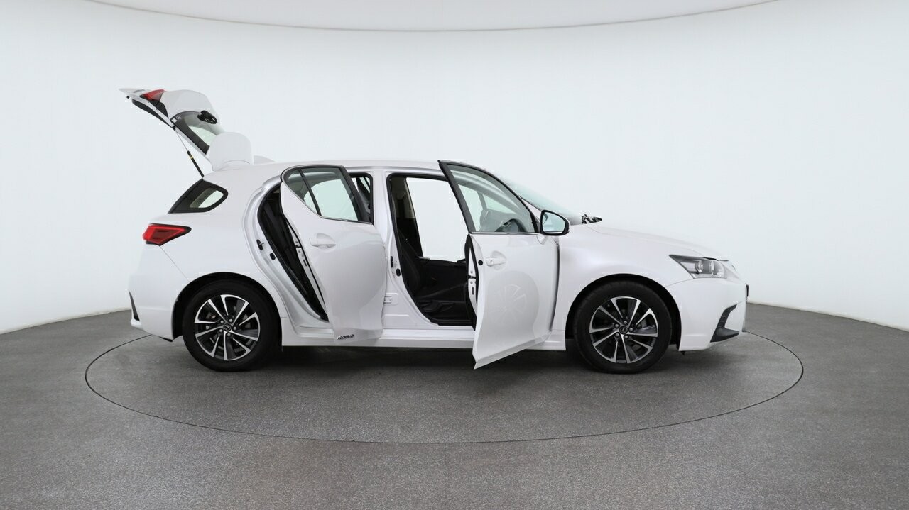Lexus Ct image 4