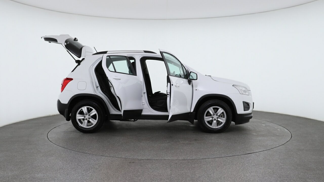 Holden Trax image 4