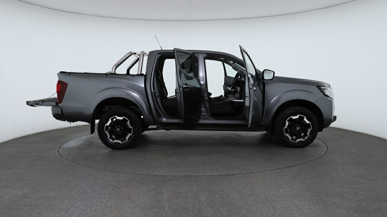 Nissan Navara image 4