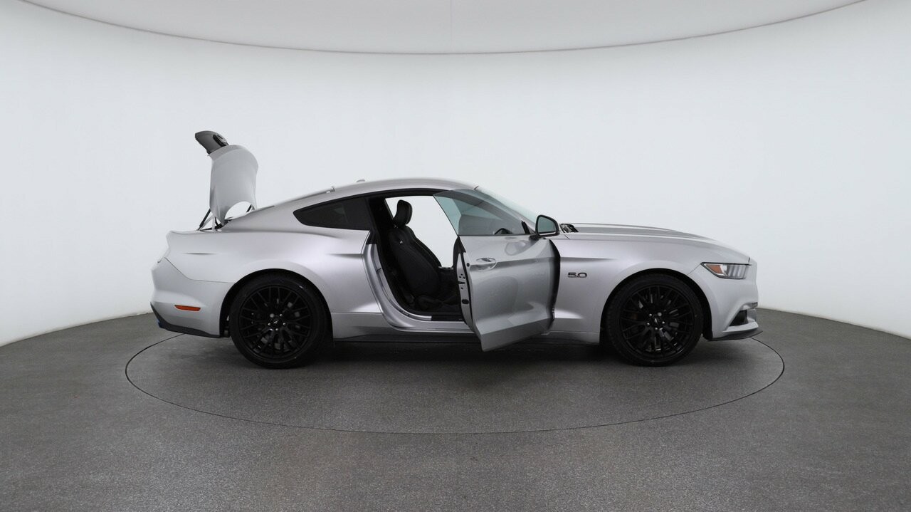 Ford Mustang image 4