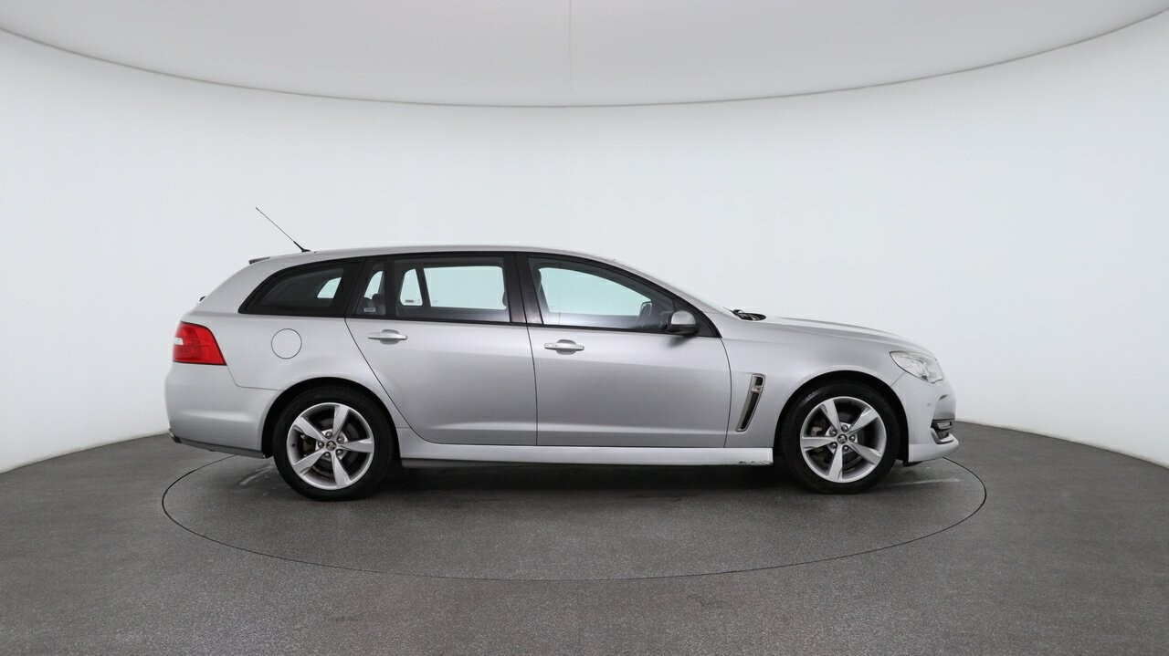 Holden Commodore image 3