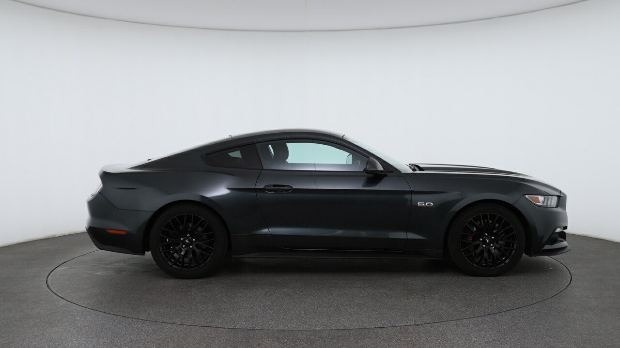 Ford Mustang image 3