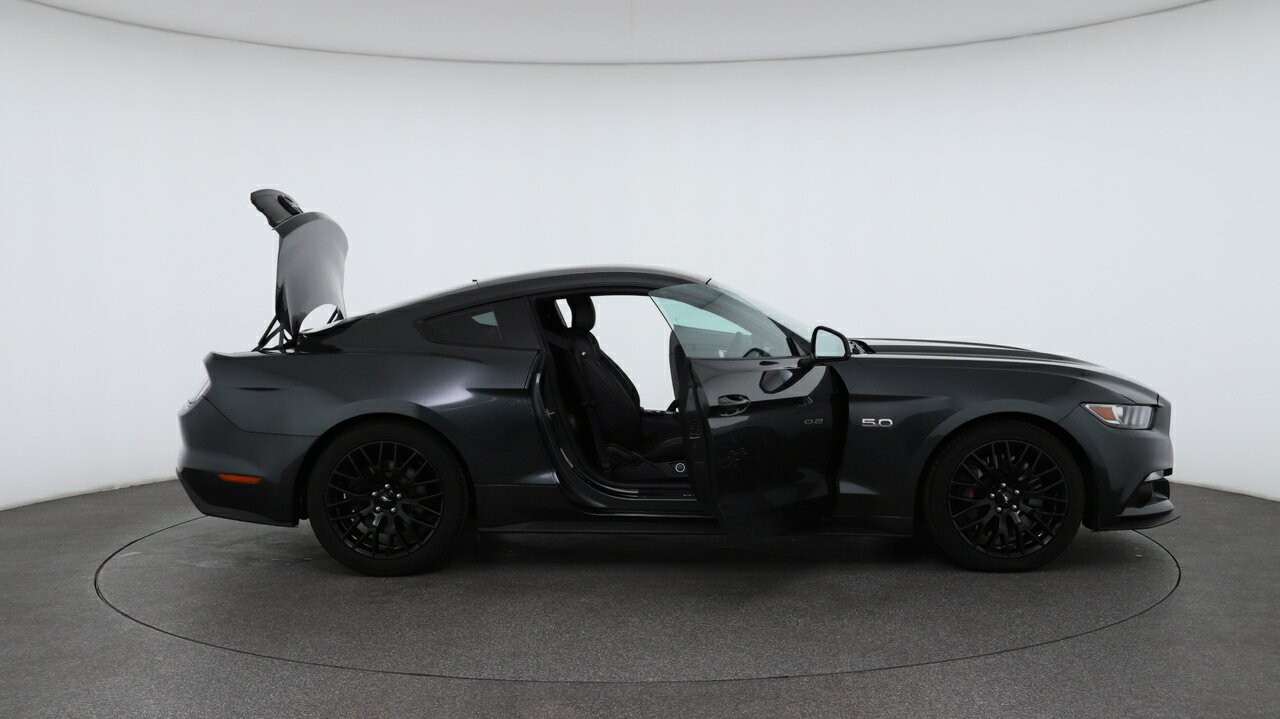 Ford Mustang image 4
