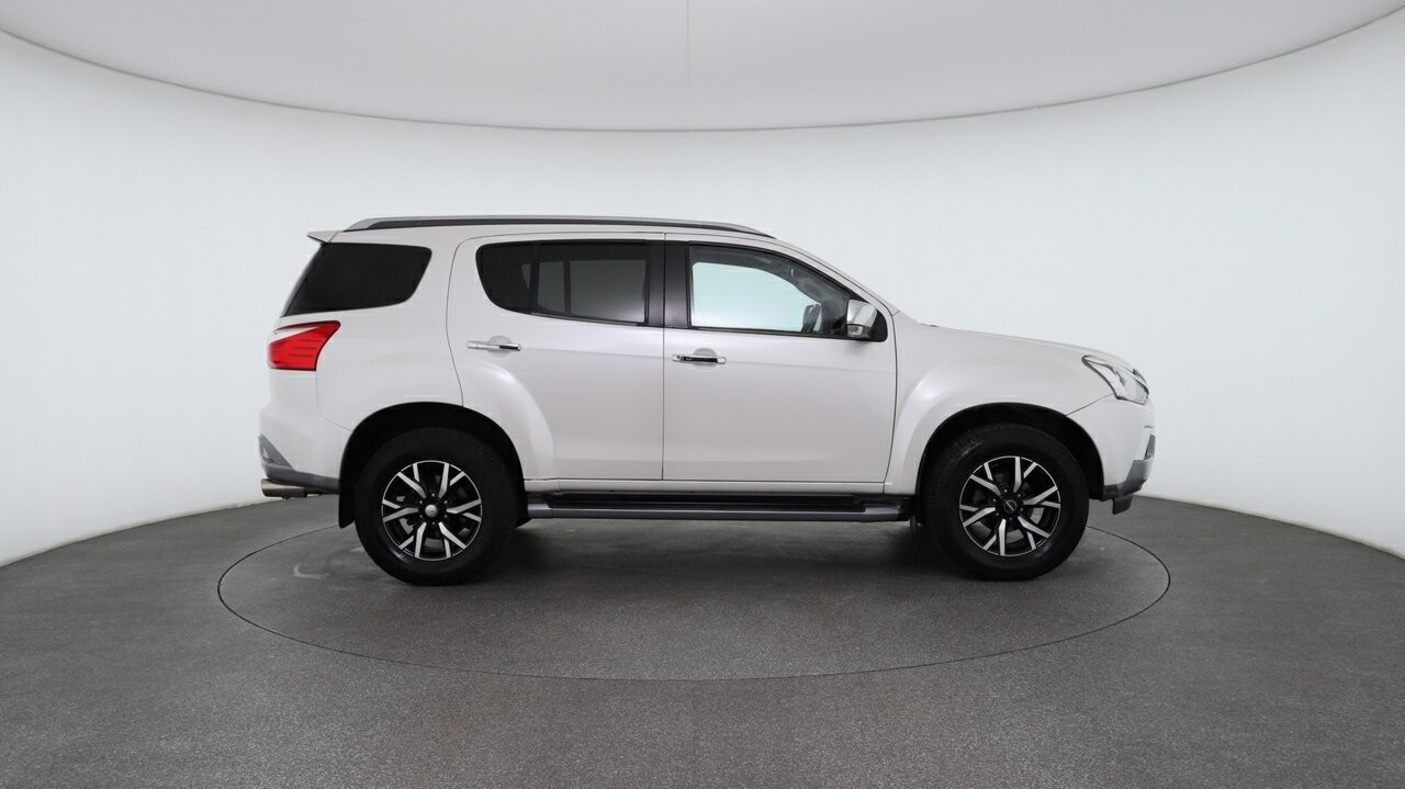 Isuzu Mu-x image 3