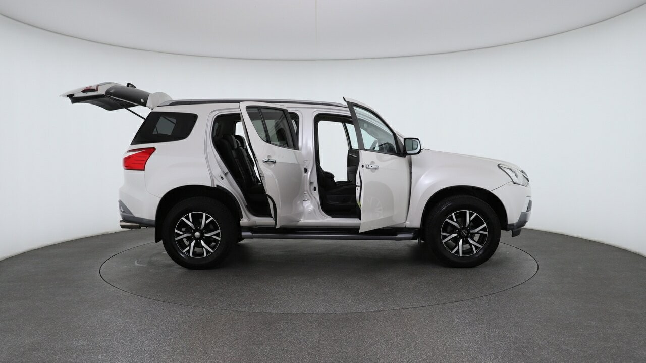 Isuzu Mu-x image 4